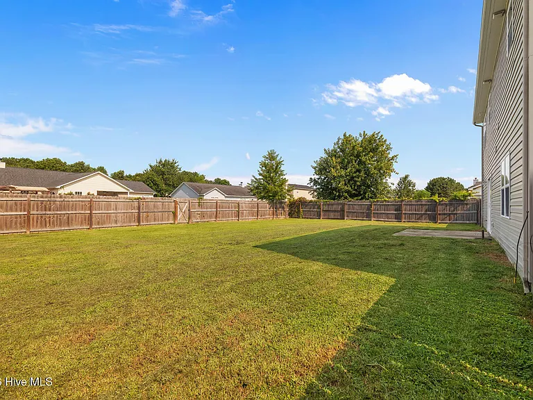 303 Mann St — Photo 44