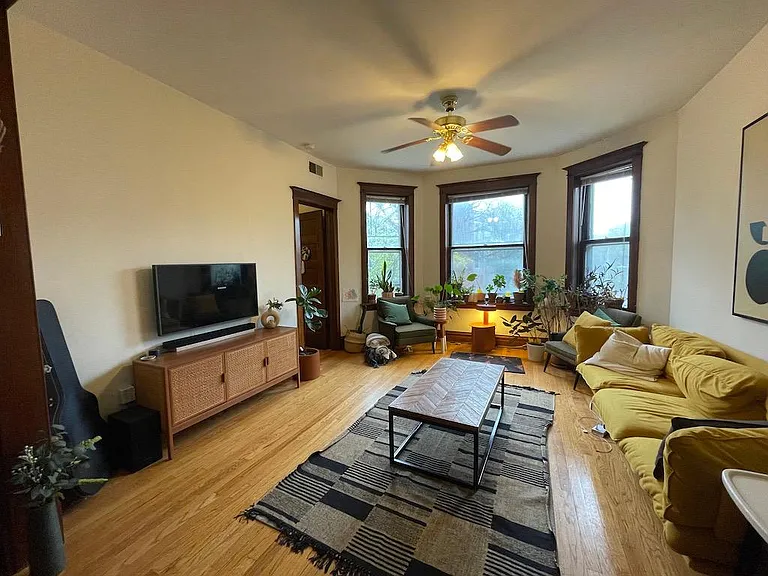 1133 W Wellington Ave #2F — Photo 4