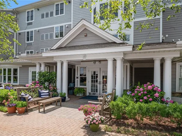 71 Starboard Dr Unit 360, Tiverton, RI 02878