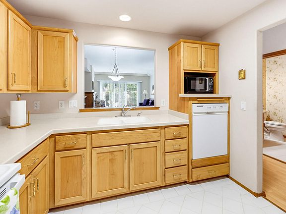 4th image of 832 Pavilion Pl