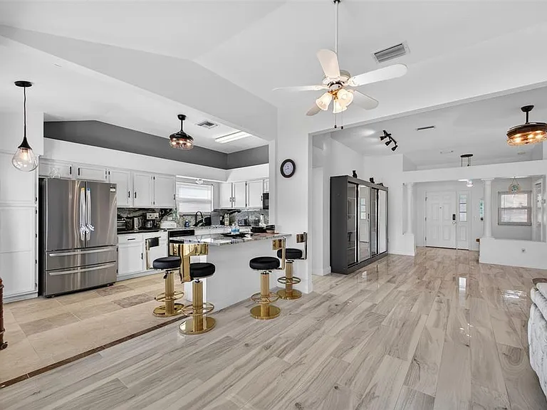 411 Del Mar Dr — Photo 16