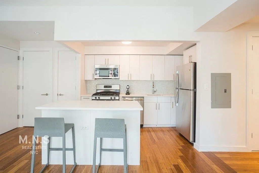 27 Albany Avenue — Photo 4