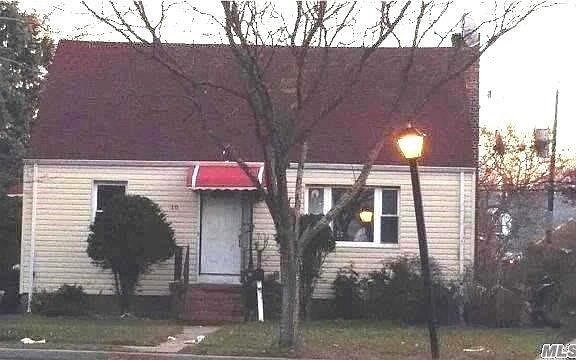 2nd image of 10 Fairfield Ln