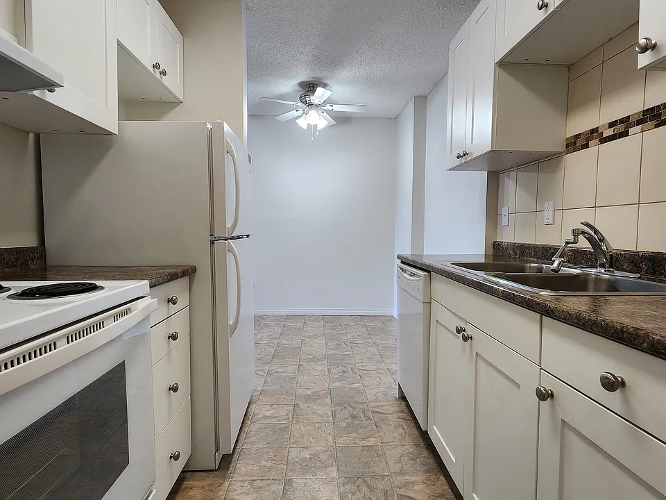 5045 Whitemud Rd NW