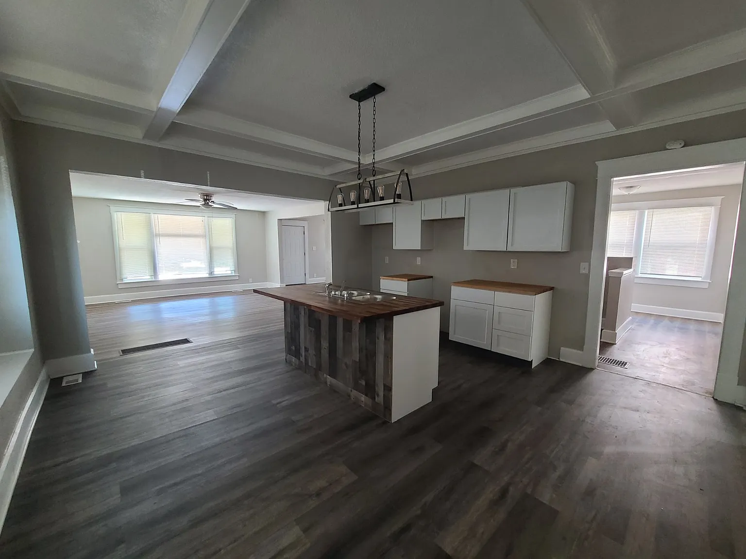 3 bed, 2.5 bath, 3088 sqft, $1,695 — Photo 4