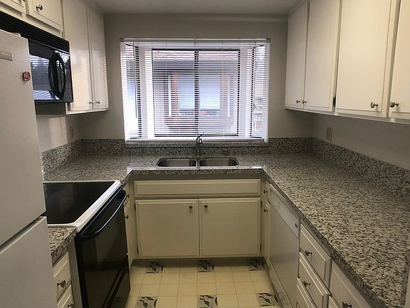 5th image of 5333 Primrose Dr APT 4B