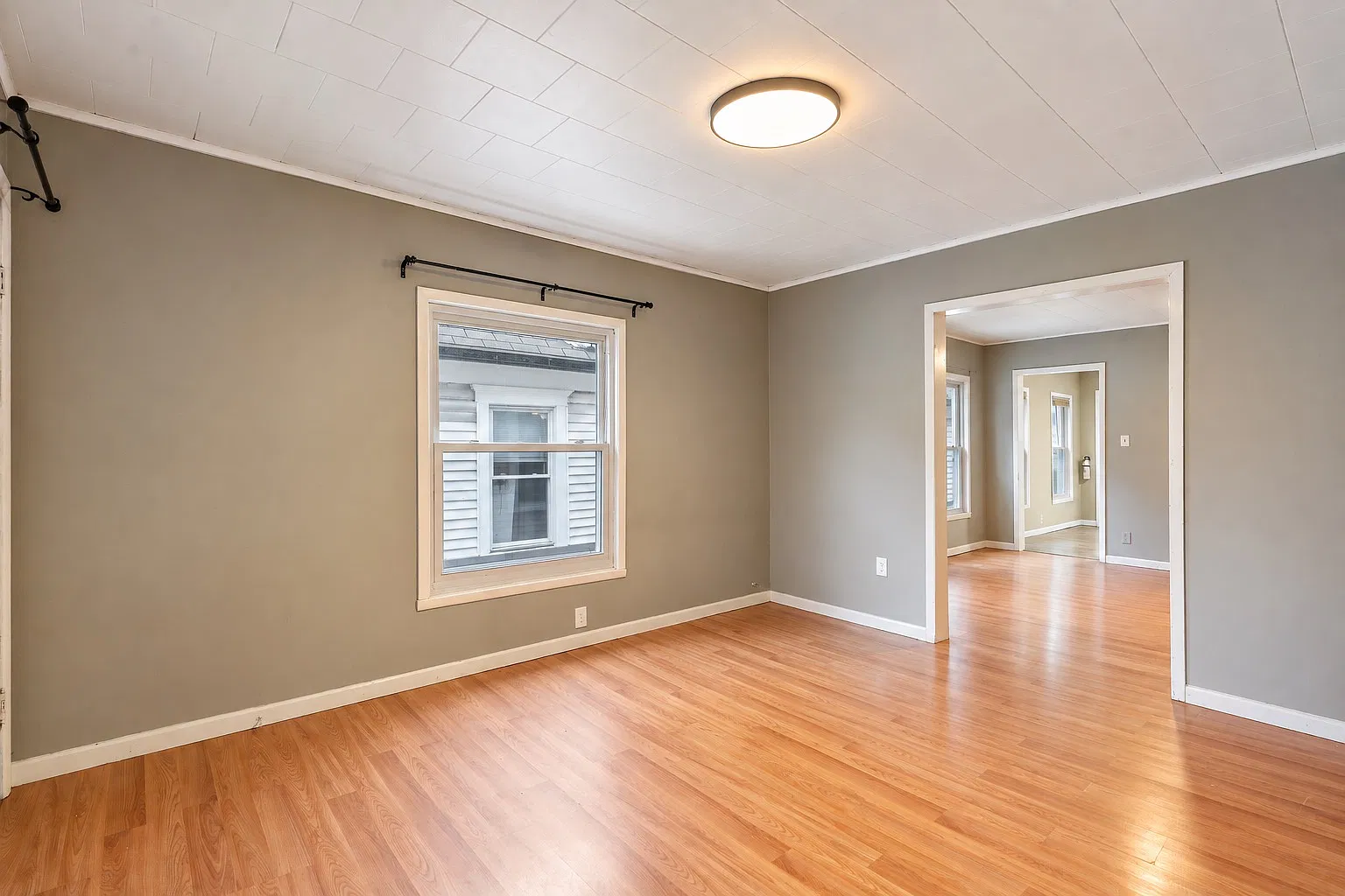 313 Tompkins St — Photo 2