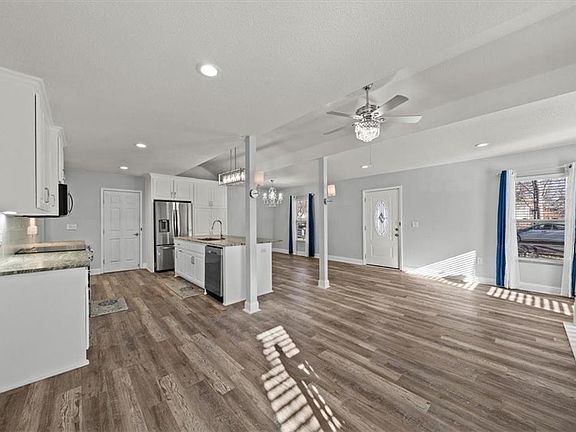 5th image of 303 S Jackson St