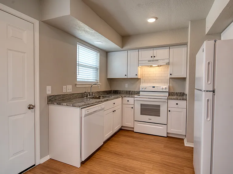 1001 E Main St #B — Photo 3