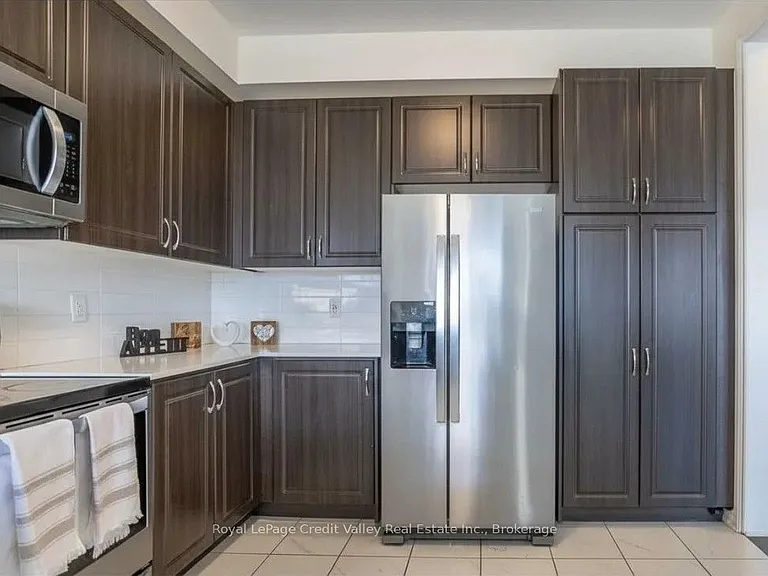 2207 Lozenby St — Photo 5