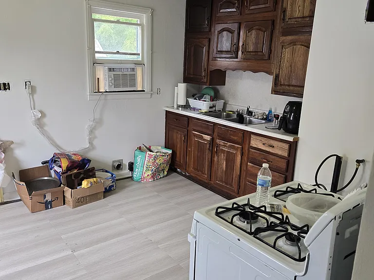 2415 Crystal St — Photo 7