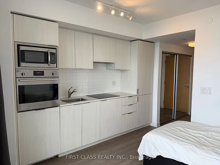 11 Wellesley St W #4212 — Photo 3