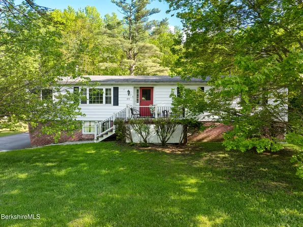 372 Reservoir Rd, North Adams, MA 01247