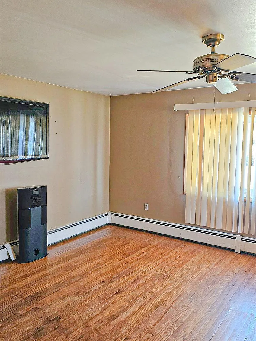 4 bed, 2.0 bath, 1466 sqft, $3,500 — Photo 2