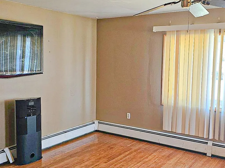 225 Monhagen Ave — Photo 2