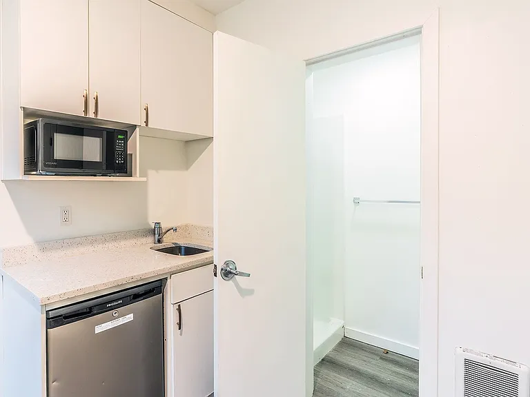Modern Efficient Apartments in Prime Capitol Hill Location — Photo 10