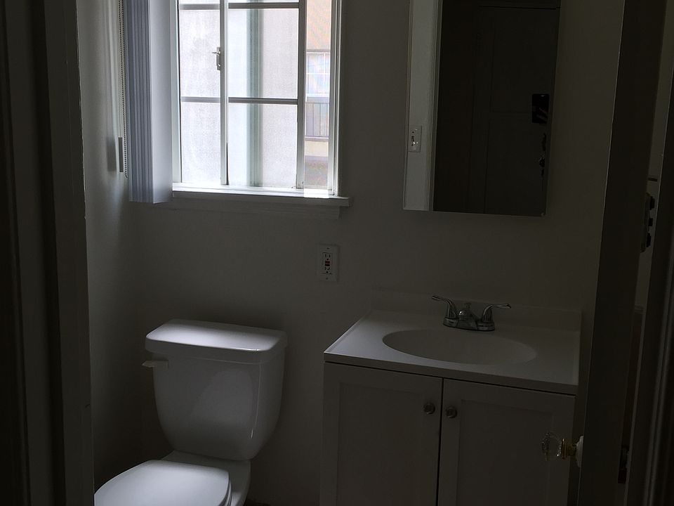 1st image of 3182 W 7th St