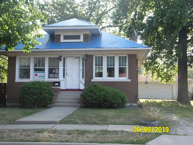 202 S May St photo 1