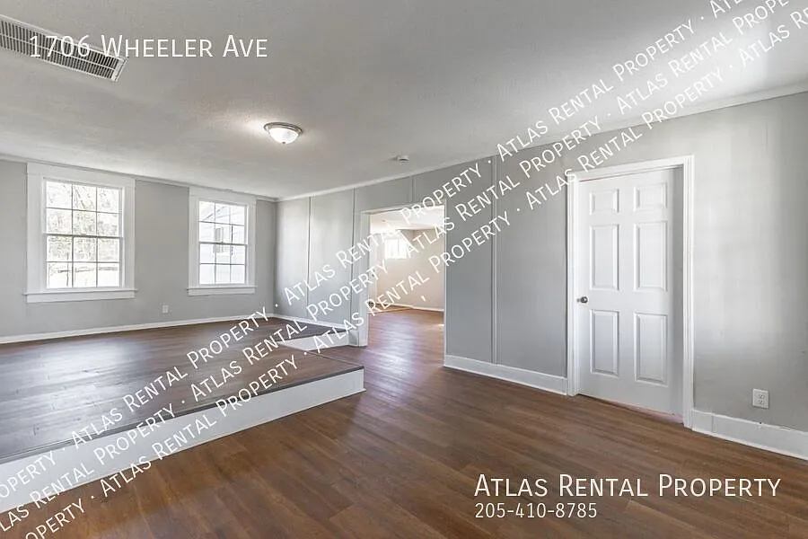 Now Accepting Section 8! 3BR/1BA Beauty- Won't last long — Photo 4