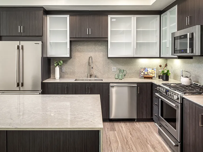 Kitchen | Penthouse B FOUR