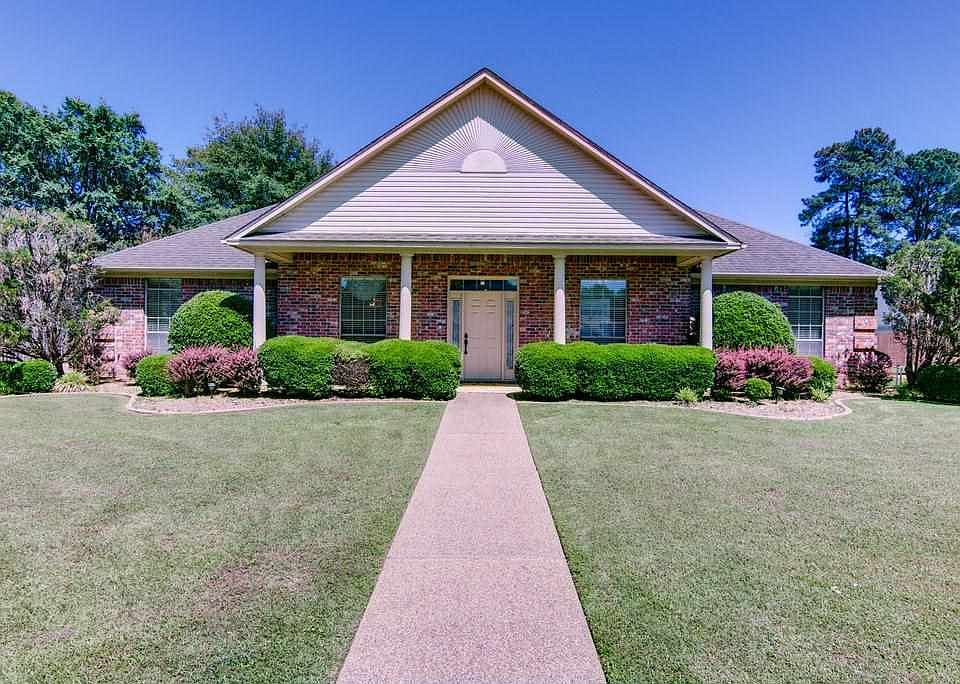 1st image of 17 Windmere Dr
