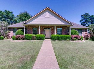 17 Windmere Dr, Texarkana, TX 75503