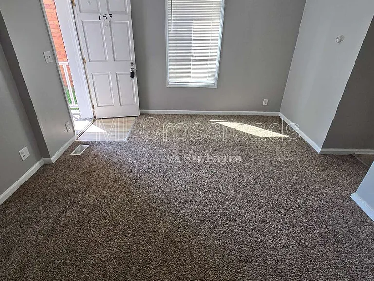 153 S Cypress Ave — Photo 26