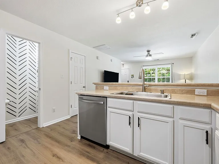 1404 Old Folkstone Rd #7 — Photo 11