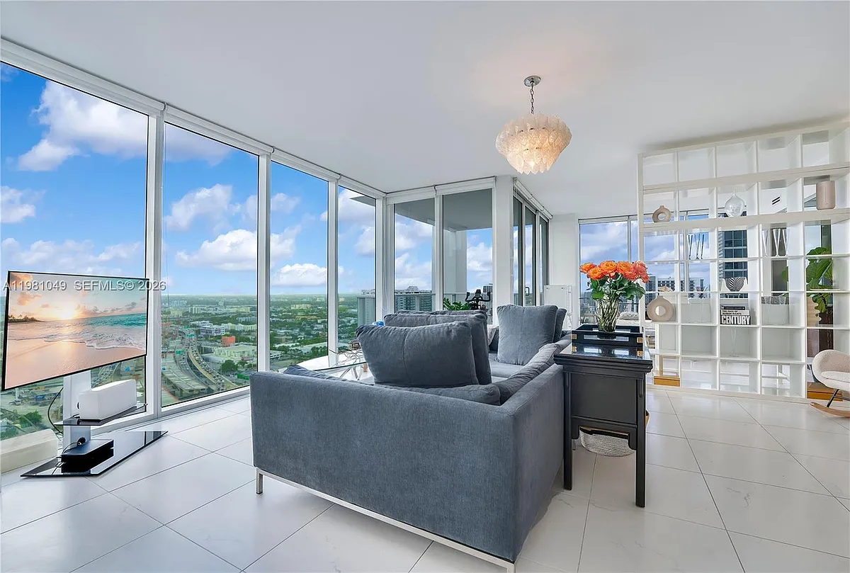 Building Photo - 1040 Biscayne Blvd #3306