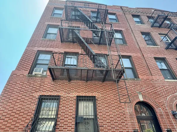 246 15th Street image 7 of 24