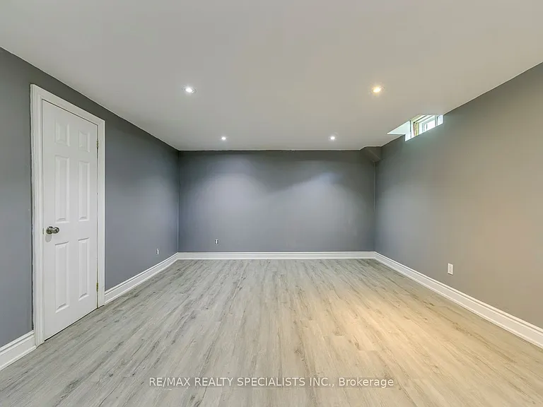 93 Hansen Rd N #100 — Photo 28