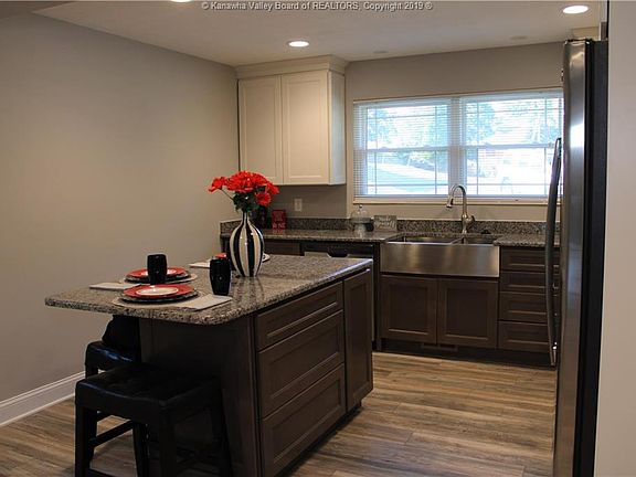 4th image of 818 Suncrest Pl