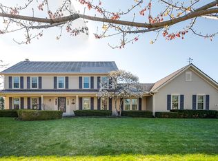 35 S Old Creek Rd, Vernon Hills, IL 60061