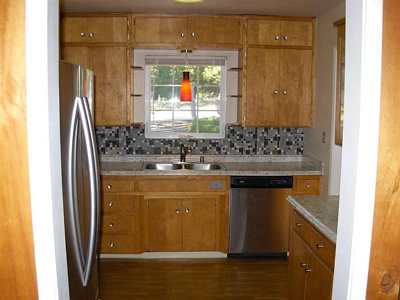 3rd image of 3464 Hill Crest Dr