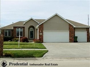 6401 Blackstone Rd, Lincoln, NE 68526