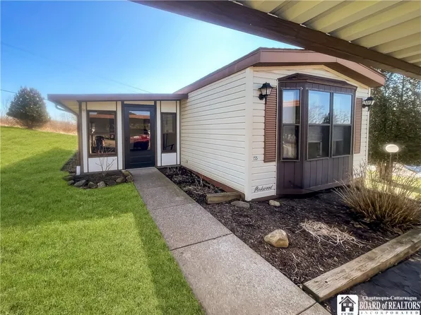 155 Greenhurst Village Dr, Jamestown, NY 14701