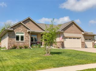 8312 Woodfield Rd, Johnston, IA 50131