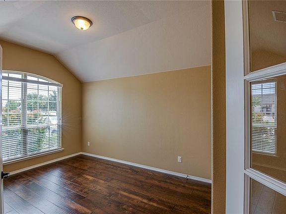 4th image of 2197 Liriope Ln