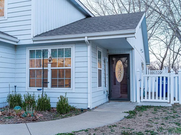 1204 Sunchase Dr, Lawrence, KS 66044