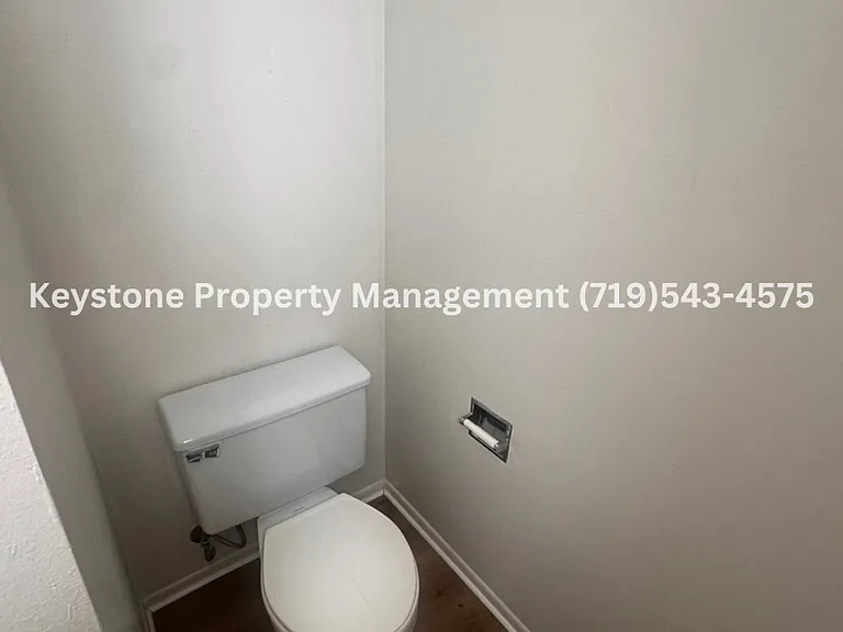 Updated 2 Bedroom Belmont Townhome with Attached Garage & Fenced Yard $1300/$1300 — Photo 17