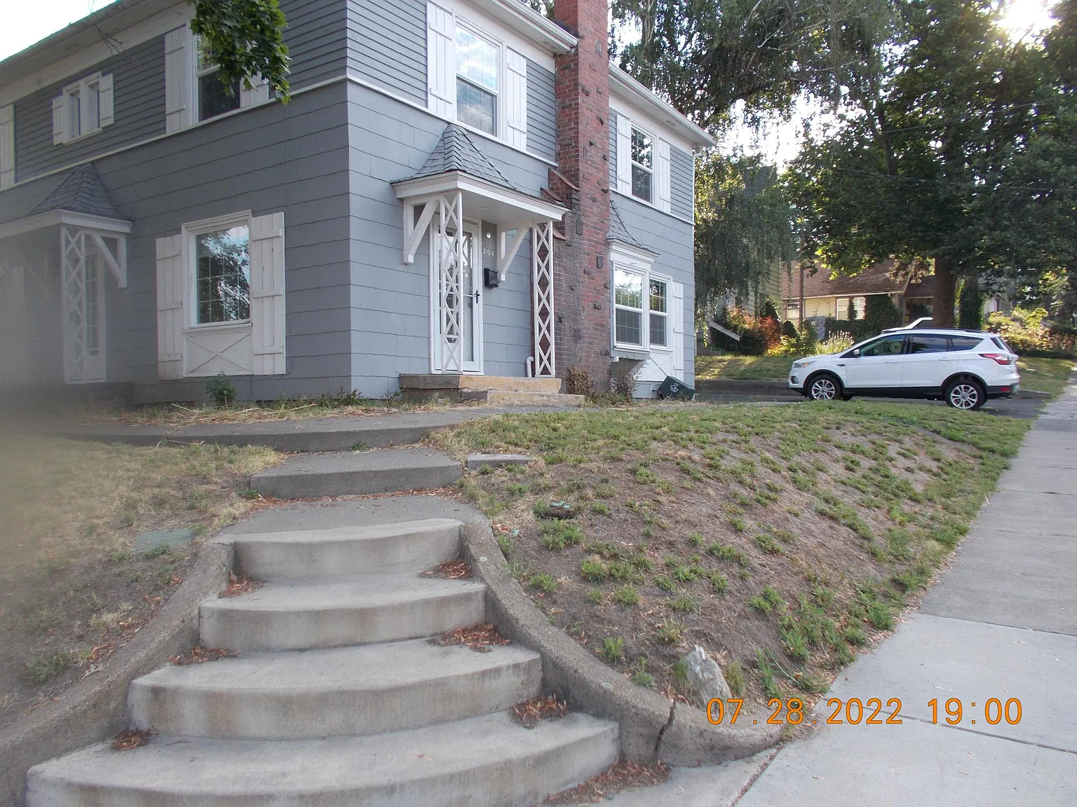 204 E 1st St — Photo 3
