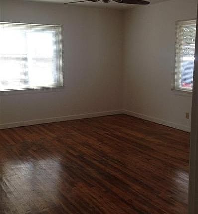 3rd image of 944 W Andrews Ave