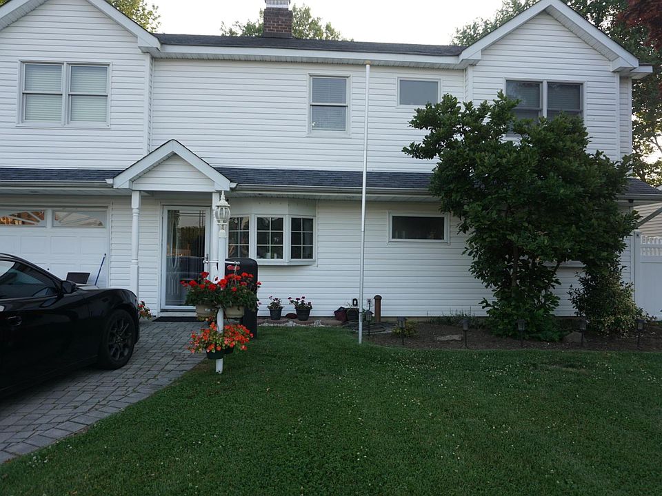 1st image of 28 Bamboo Ln