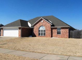 8005 Covington Dr, Siloam Springs, AR 72761