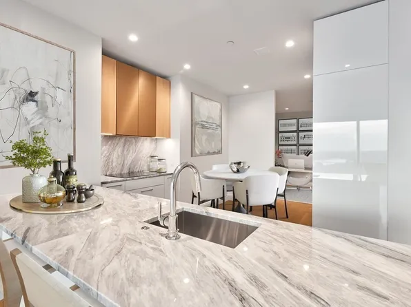 240 Devonshire St #4204, Boston, MA 02110