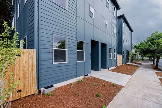 2 bed, 2.5 bath, 910 sqft, $2,895 — Photo 2