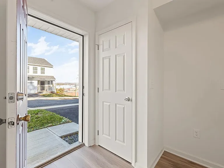 1236 E 7th St — Photo 20