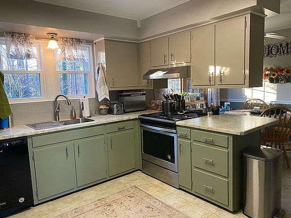 2nd image of 901 N Caroline St
