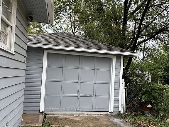 4th image of 1842 N Estelle Ave
