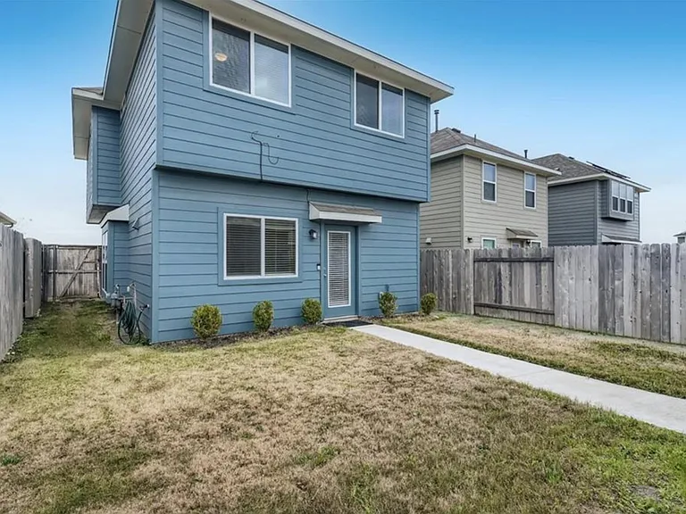 176 Bosque Dr — Photo 3